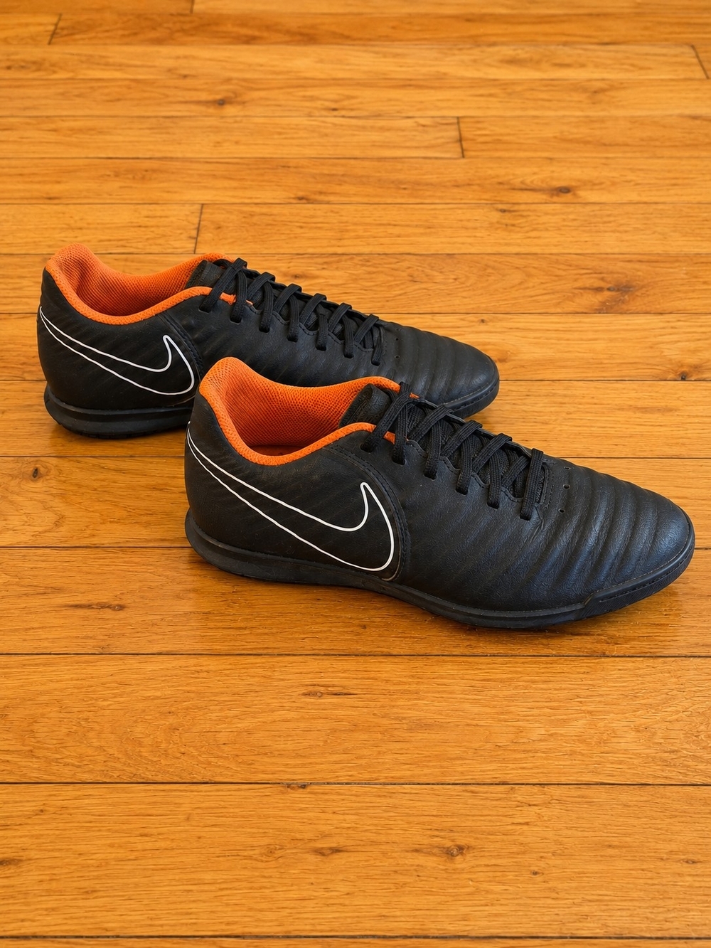 Nike TiempoX Indoor Soccer Shoes Women’s 8.5 Men’s 7 Black Orange